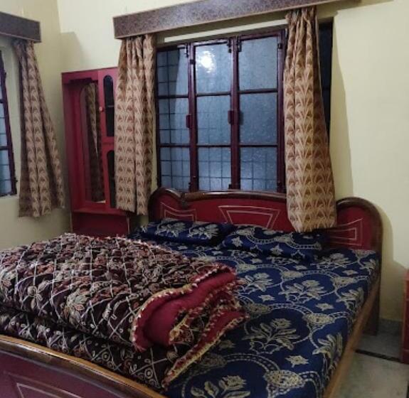 스탠다드 트리플 룸, Jpg Palace , Sitapur