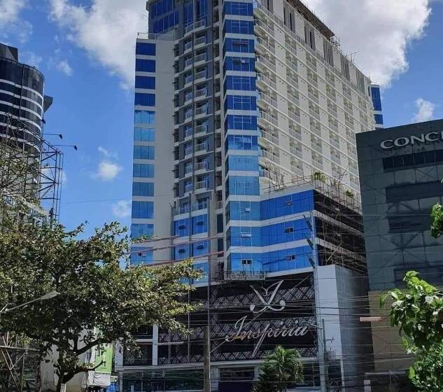 إستديو قياسى مزود بشرفة, Rgm Place