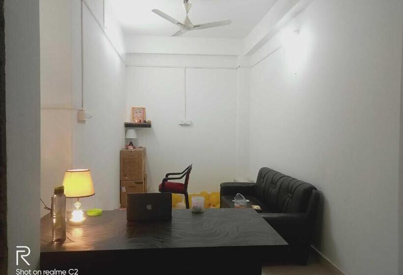 三人经典房间, O Shriya S Nirvana Inn