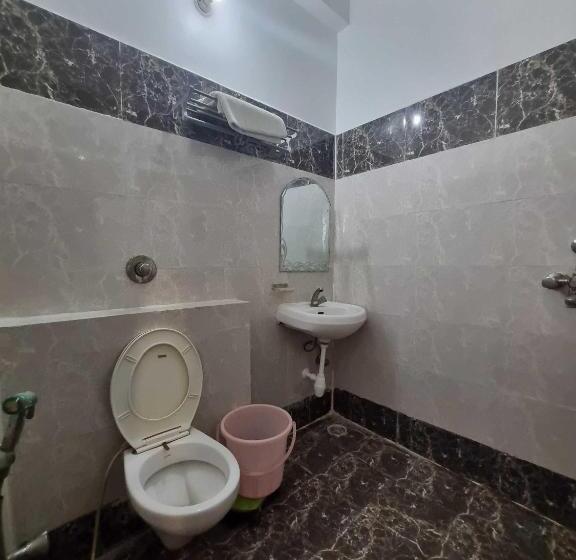 Трехместный Номер Классика, The Crown Hotel & Restaurant