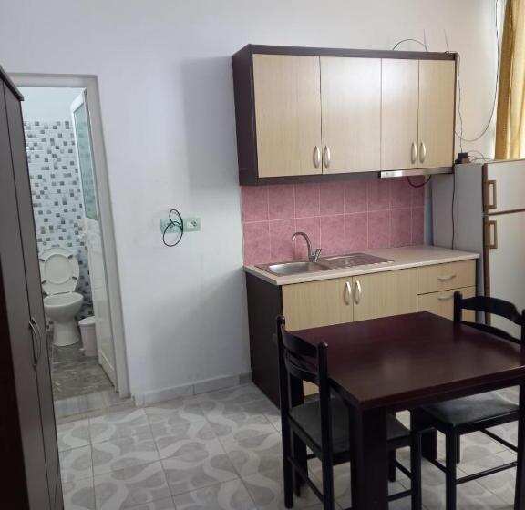 اتاق استاندارد, Dane Apartment