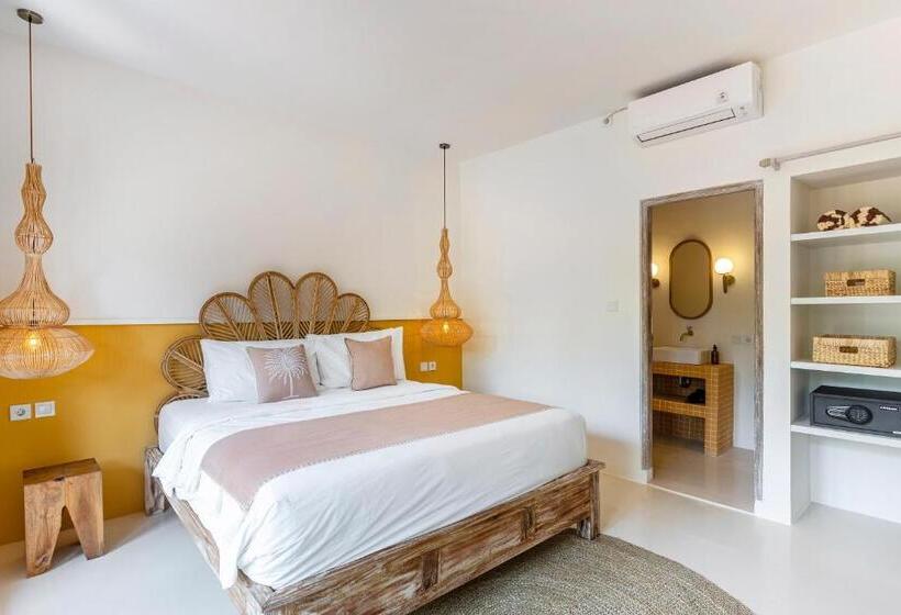 Номер Стандарт Вид на Бассейн, Riyuri Guesthouse