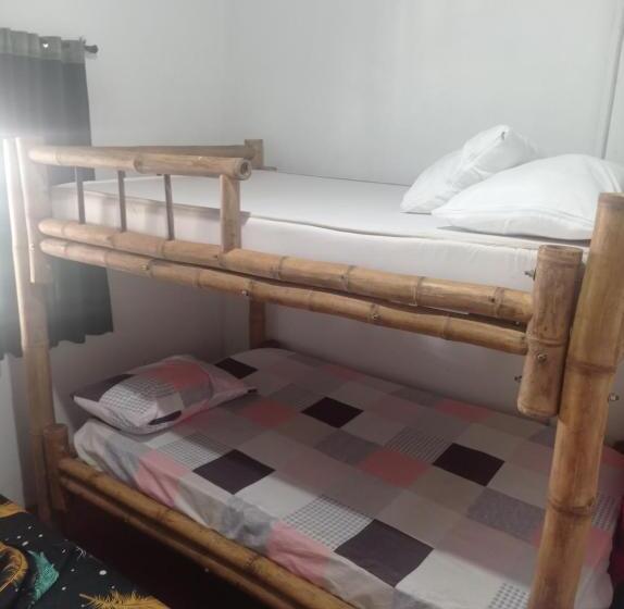스탠다드 트리플 룸, Los Cocos Hostal