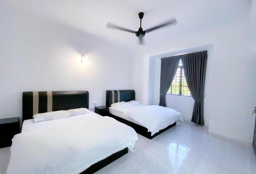 Номер Стандарт с Балконом, Venice Guest Hostel   Bilik Sahaja