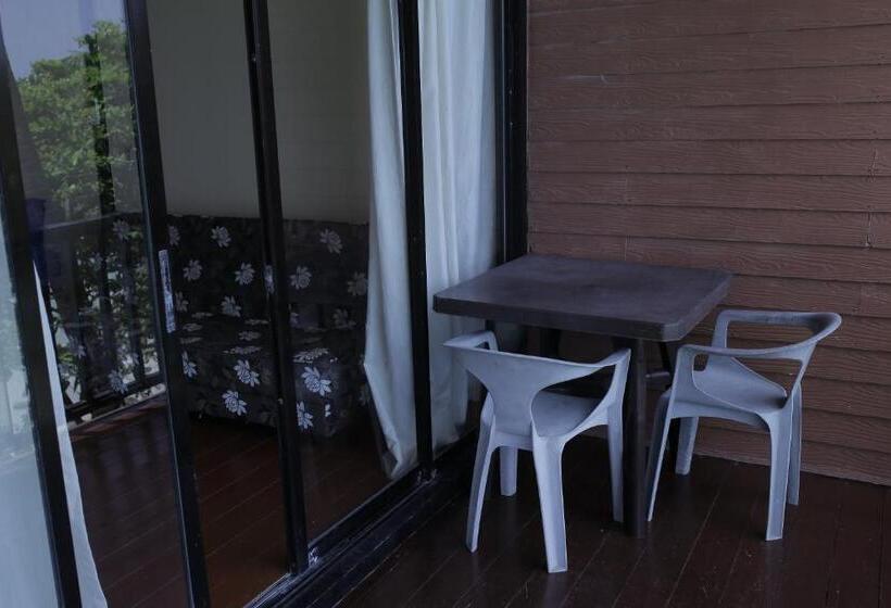 اتاق لوکس با بالکن و چشم‌انداز دریا, D Rock Garden Resort