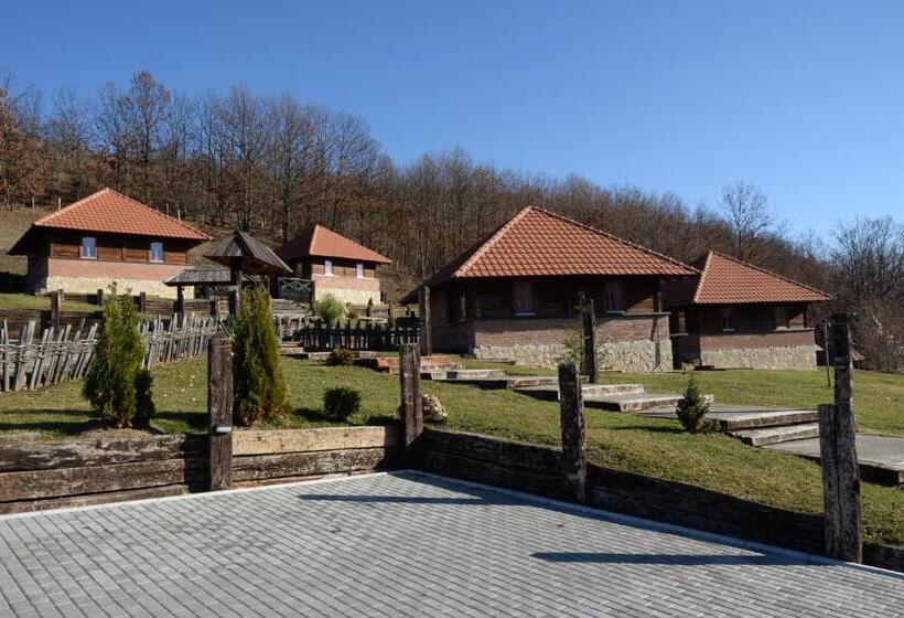 بنگله خانوادگی, Eko Selo Kostunici