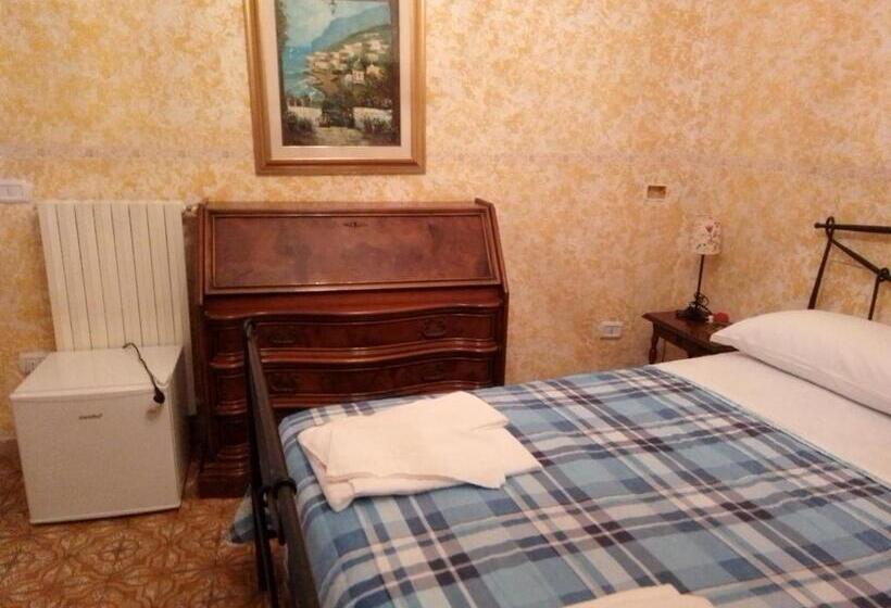 Стандартный внешний трехместный номер с ванной комнатой, Villa Lembo