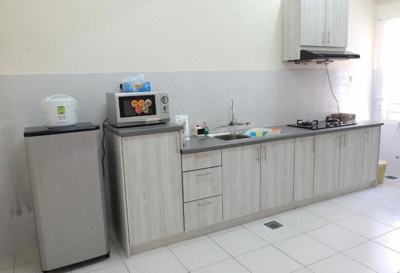 Дом 3 Спальни, Dillenia Nilai Homestay