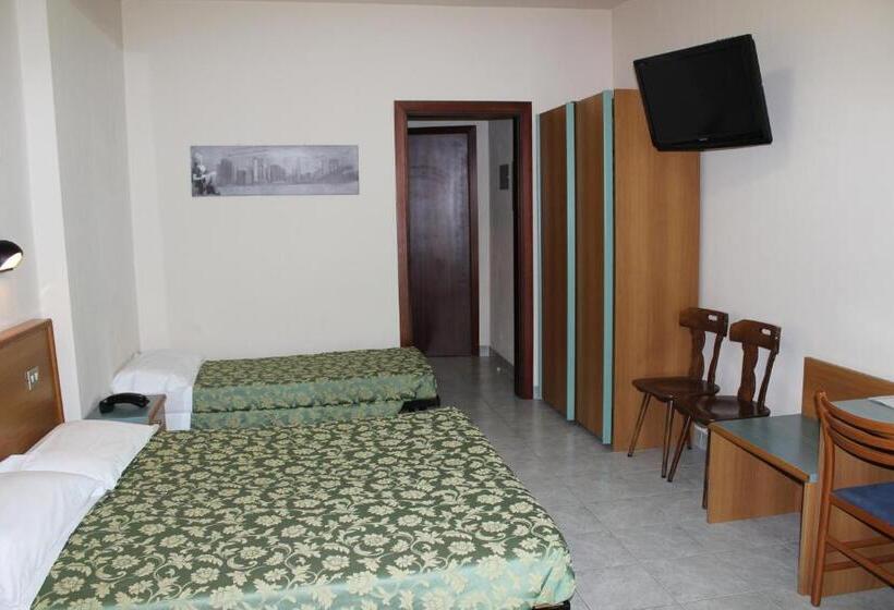 Номер Стандарт Трехместный, Albergo Napoleone