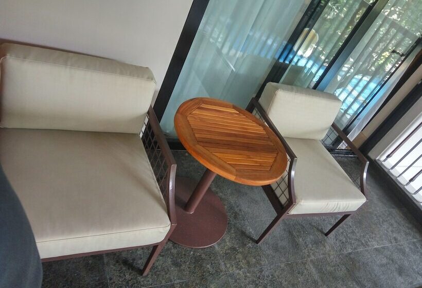 Номер Premium Вид на Бассейн, Jambuluwuk Oceano Seminyak