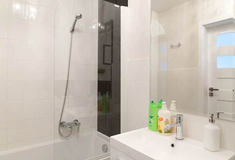 Апартаменты Deluxe 1 Спальня, Smolna Apartments By Your Freedom