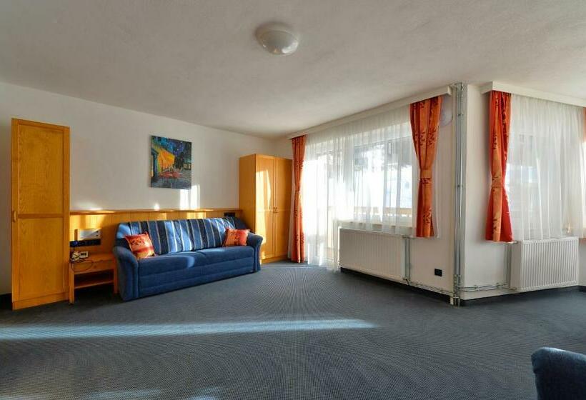 Люкс Сеньор, Almhotel Kärnten