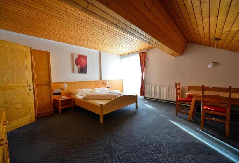 Люкс Сеньор, Almhotel Kärnten