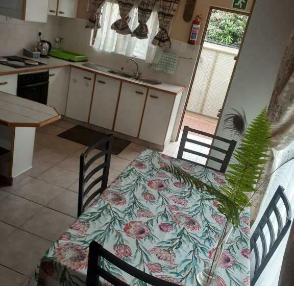 Апартаменты 1 Спальня, Jothams Bed & Breakfast Or Self Catering