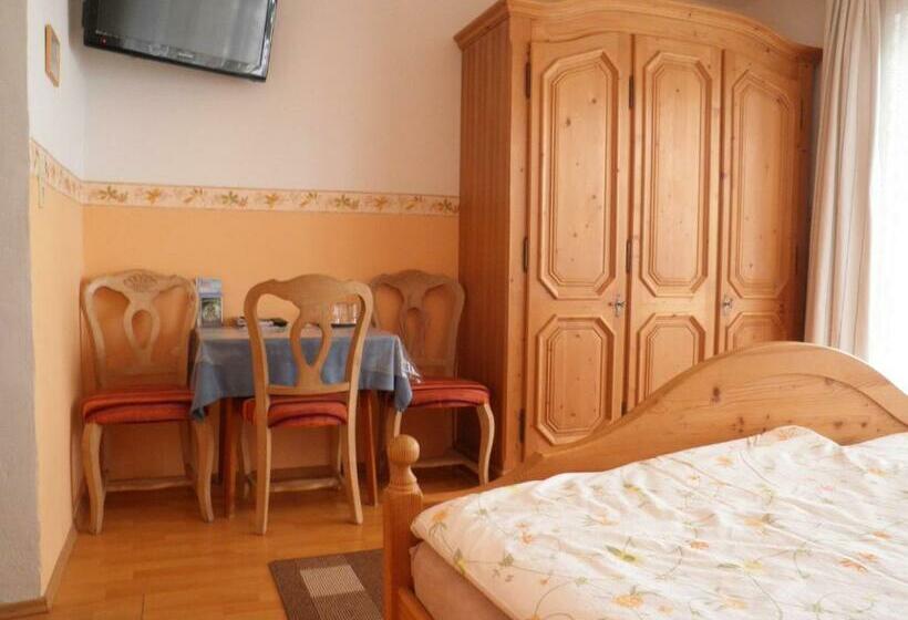 Quarto Triplo Estandar, B&b Haus Seethaler   Kein