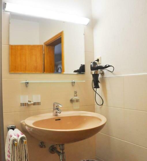 Quarto Triplo Estandar, B&b Haus Seethaler   Kein