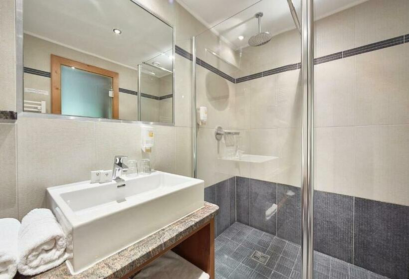 Quarto Estandar com Sacada, Kroneck