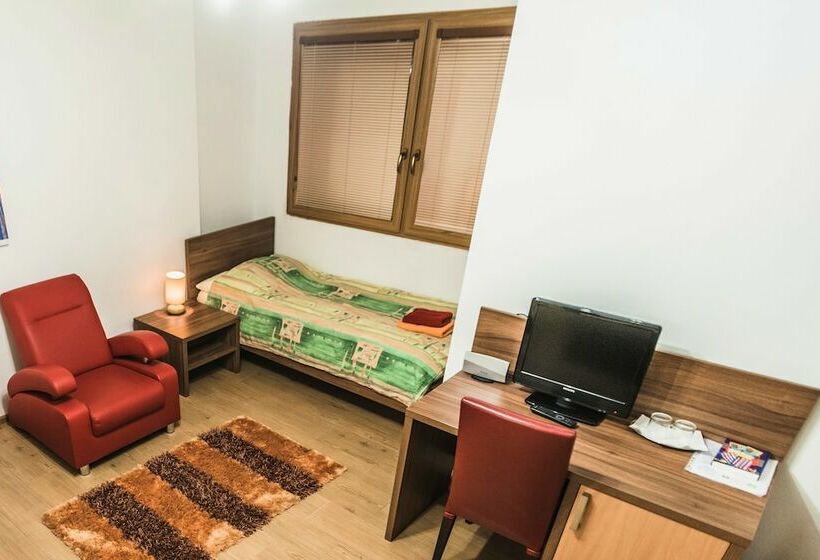 اتاق استاندارد یک نفره, Muza