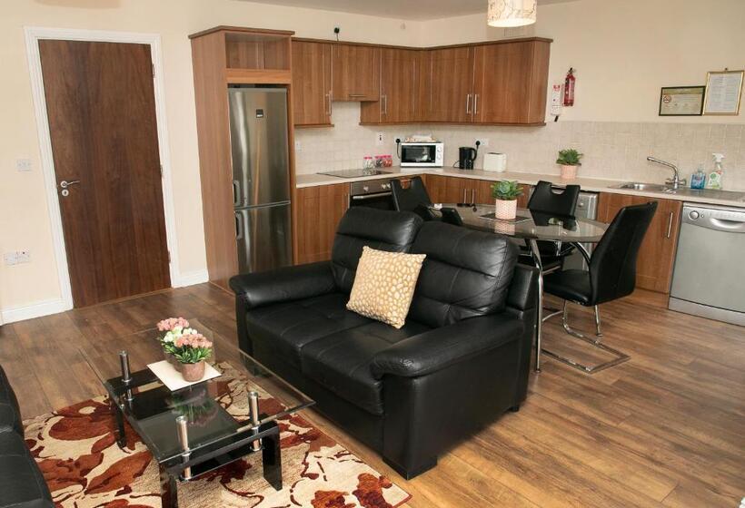 Апартаменты 3 Спальни, Arch House B&b & Apartments