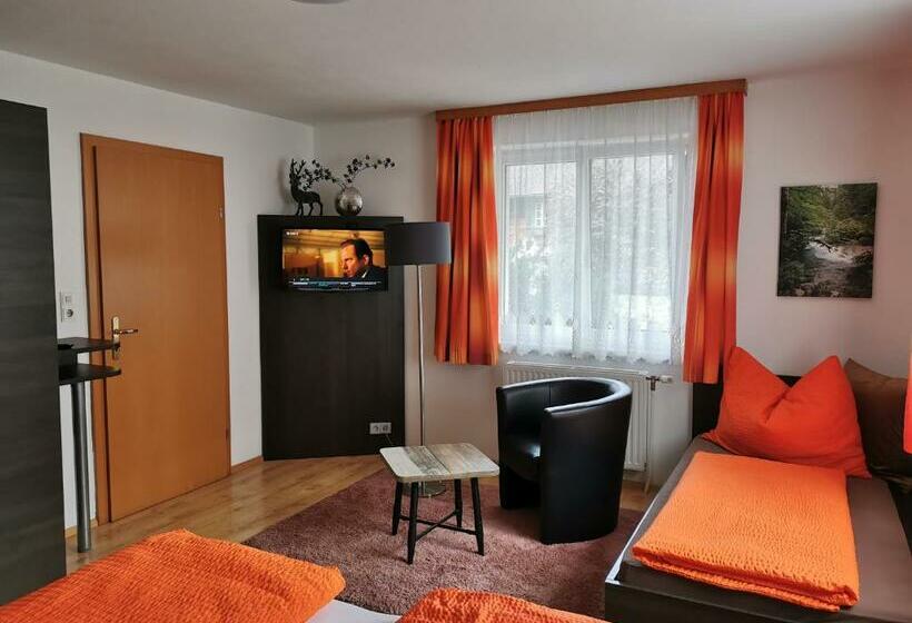 1 Sovrums Lägenhet, Haus Höll Herta