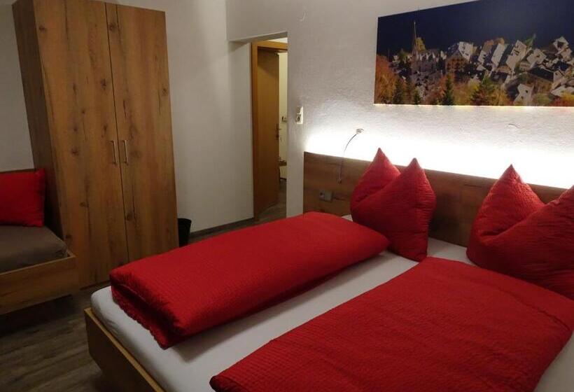 1 Sovrumslägenhet Bottenvåning, Haus Höll Herta