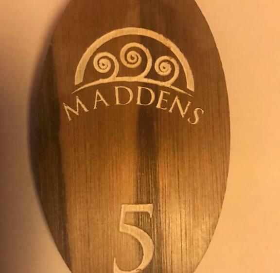 اتاق استاندارد, Maddens Bridge Bar & Guesthouse