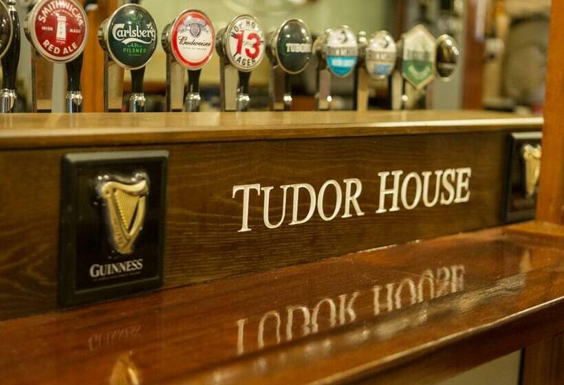 Семейный Номер, Tudor House Guest House