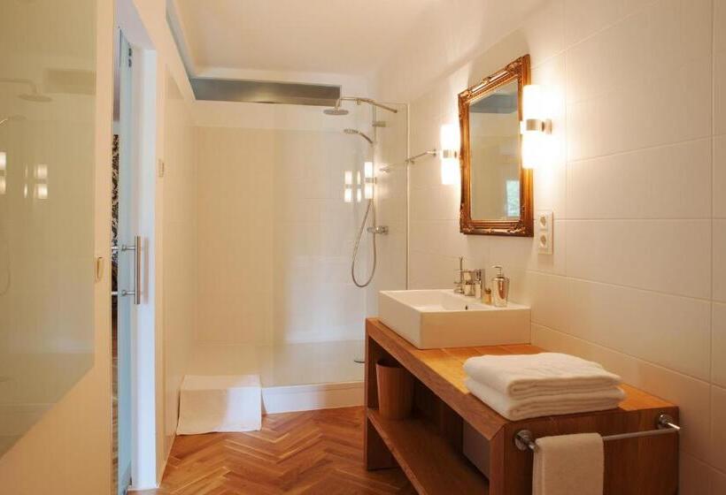 סוויטה, Georgi Schloss   Boutique