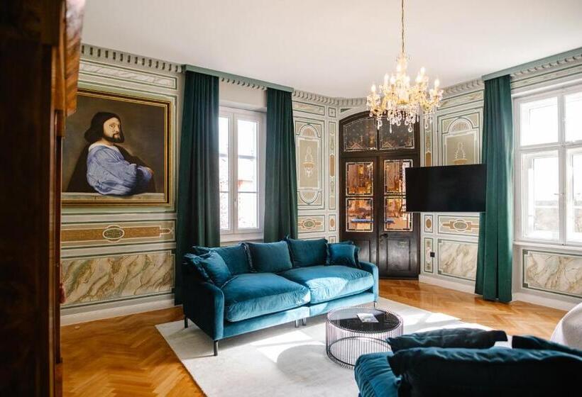 Полулюкс Повышенной Комфортности, Georgi Schloss   Boutique