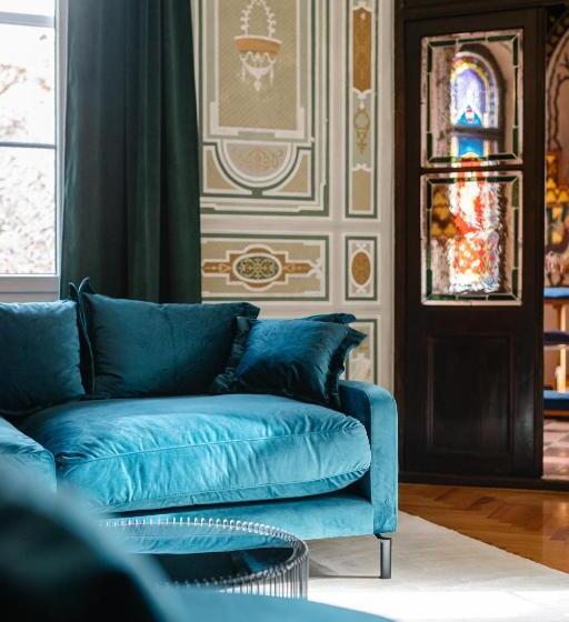 Полулюкс Повышенной Комфортности, Georgi Schloss   Boutique