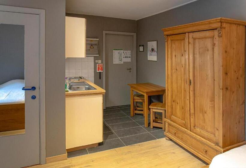 Номер Стандарт Трехместный, Piano 2   Mont St Guibert   Louvain La Neuve