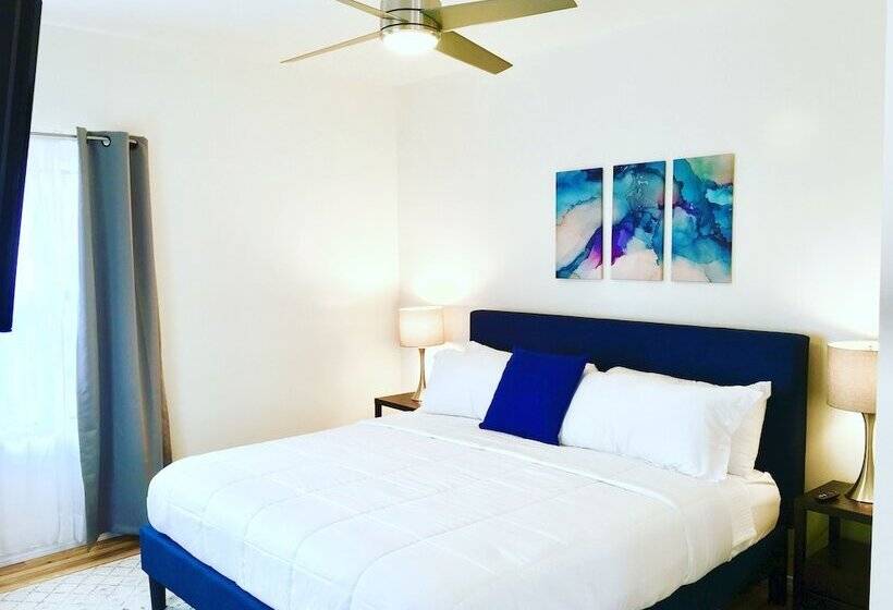 Номер Deluxe, Royal