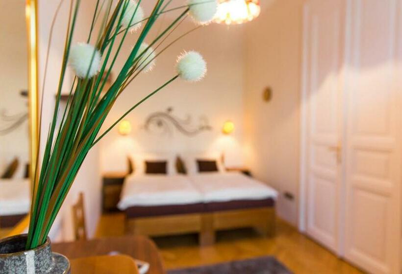 اتاق استاندارد با سرویس بهداشتی مشترک, East Private Rooms