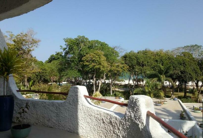 اتاق لوکس با چشم‌انداز دریا, Ocean Village Club
