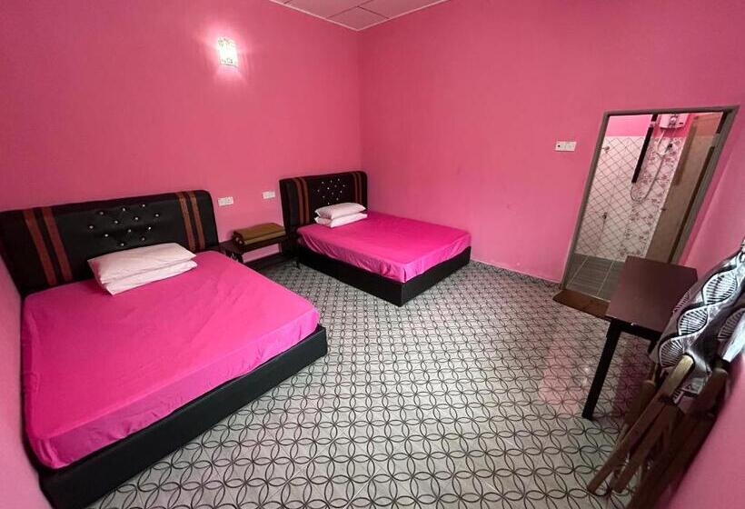 Семейный Номер, Dtahan Motel Taman Negara