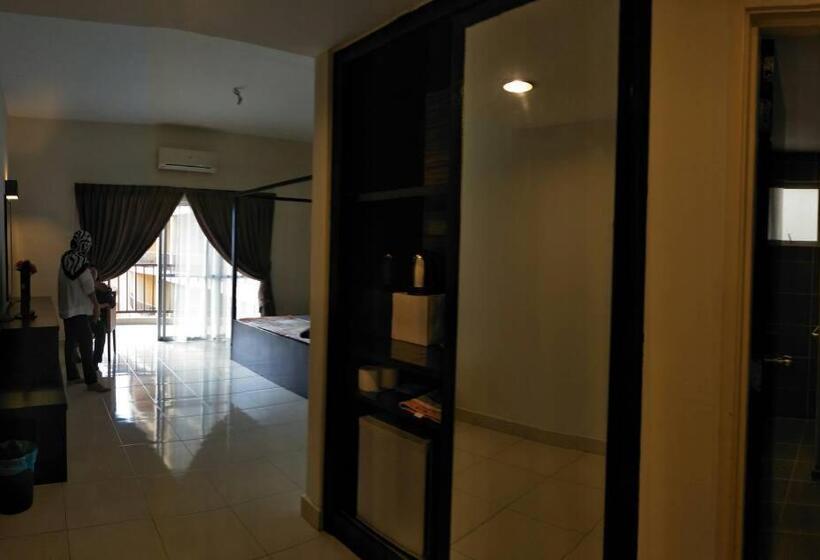 Студио Стандарт Вид на Бассейн, Lala House, Gold Coast Morib Resort
