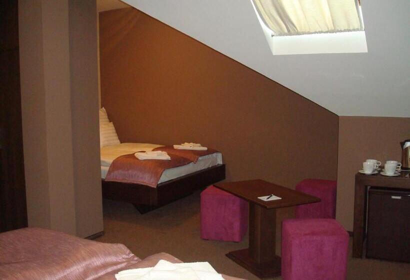 חדר סטנדרט לשלושה, Fürdőház