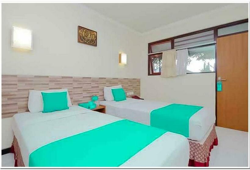 Номер Economy, Lestari Near Lippo Plaza Mall Jember Mitra Reddoorz