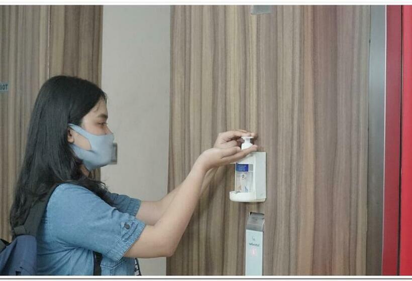 Номер Superior, Lestari Near Lippo Plaza Mall Jember Mitra Reddoorz