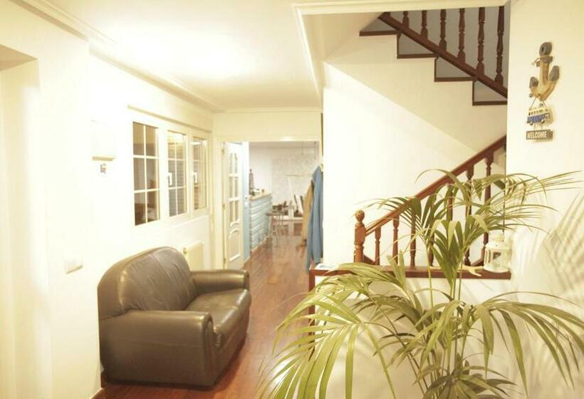 Кровать в Общей Комнате, Gijon Surf Hostel