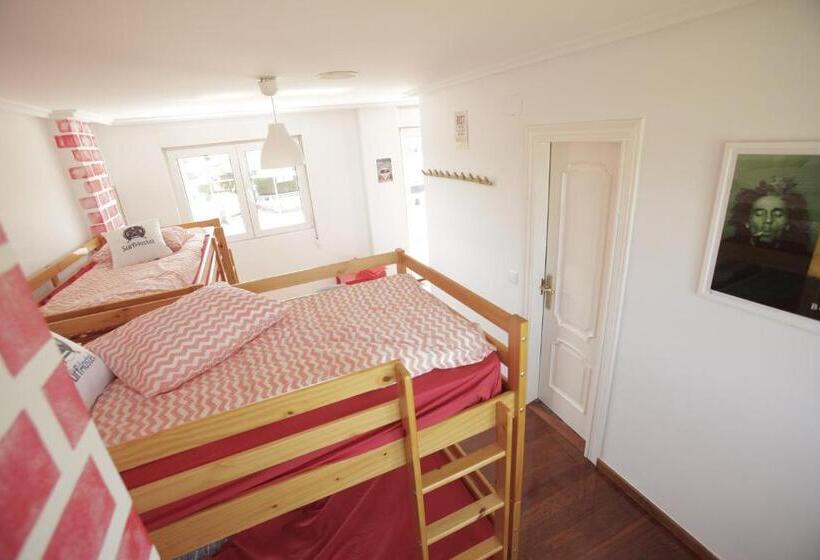 Кровать в Общей Комнате, Gijon Surf Hostel