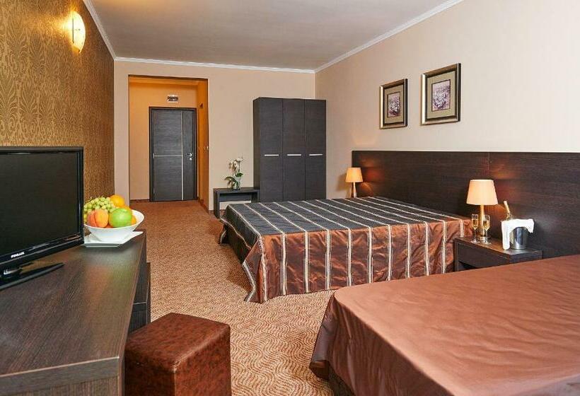 Quarto Triplo Estandar com Sacada, Central Plaza