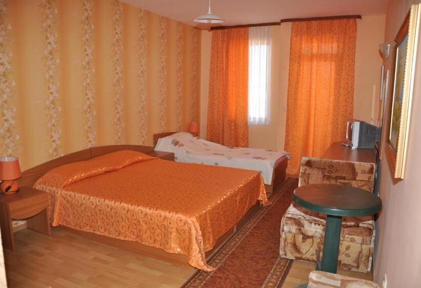 Трехместный Номер Стандарт с Балконом, Guest Rooms Sveti Nikola