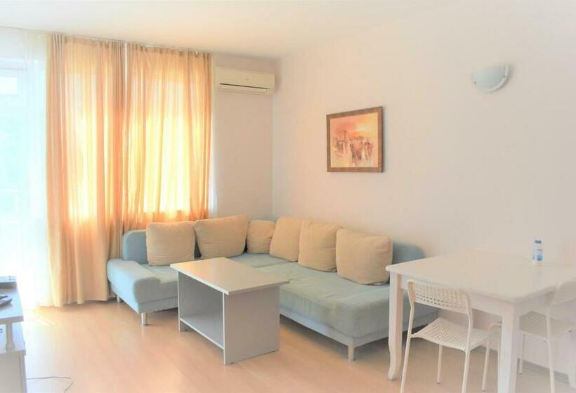 Apartamento 1 Quarto Vista Mar com Sacada, Nushev