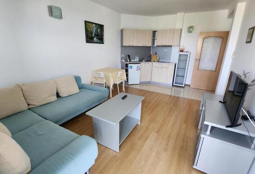 Apartamento 1 Quarto Vista Mar com Sacada, Nushev