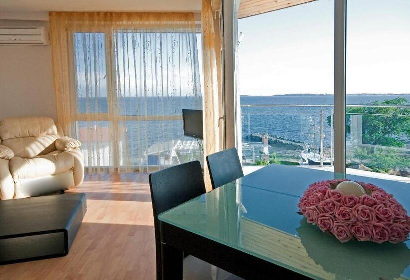 Apartamento Superior 1 Dormitório, Nushev