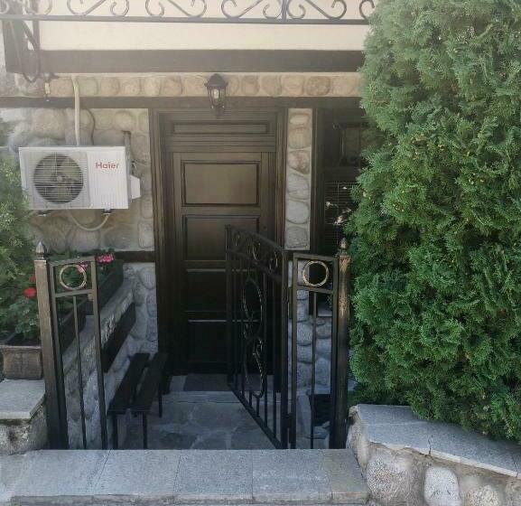 스탠다드 스튜디오, Petkov Family