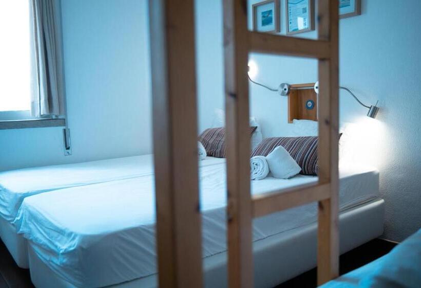 Quarto Quádruplo Estandar, Wax Hostel