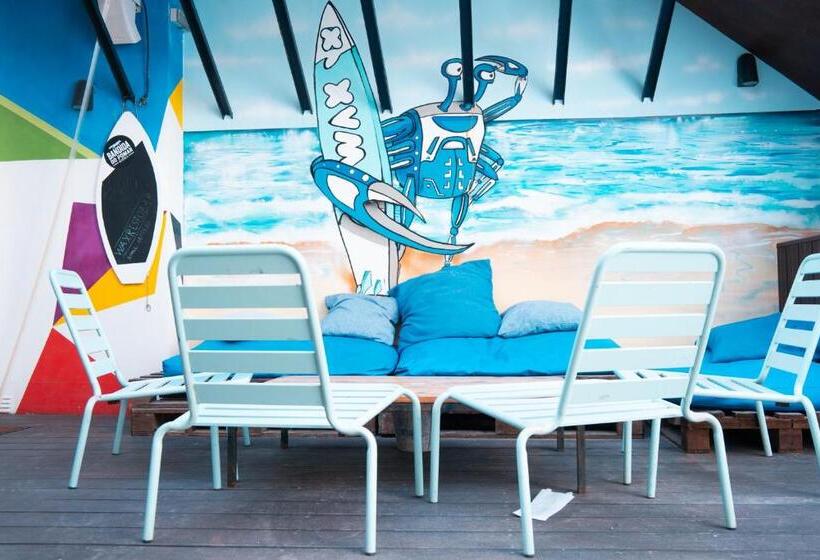 Quarto Estandar Banheiro Compartilhado, Wax Hostel