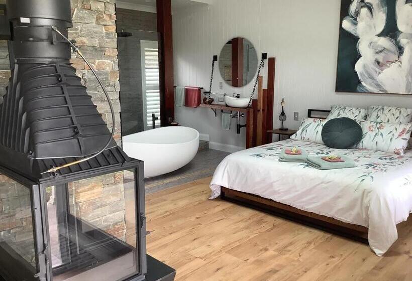 Deluxe Suite King Bed, Pericoe Retreat